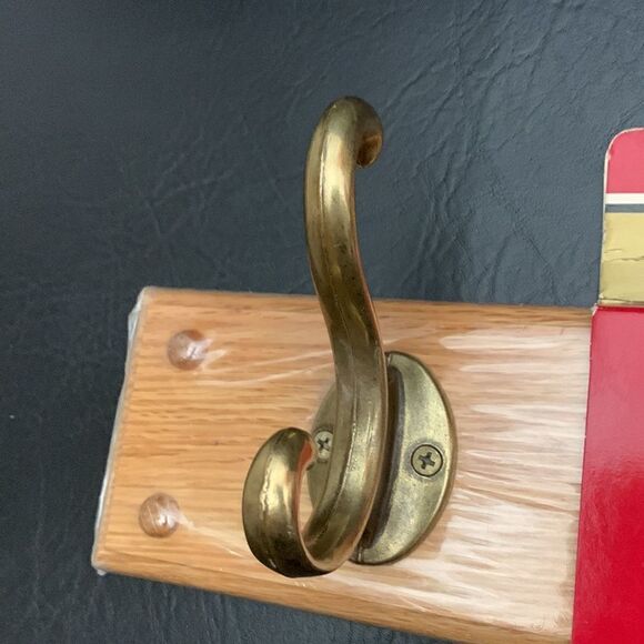 Melard Old Forge Triple Hook Solid Oak Plaque Antique Brass Finish Easy Mount - Picture 4 of 9